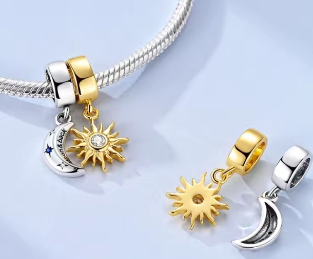 Conjunto de Berloques(pingentes) Lua e Sol